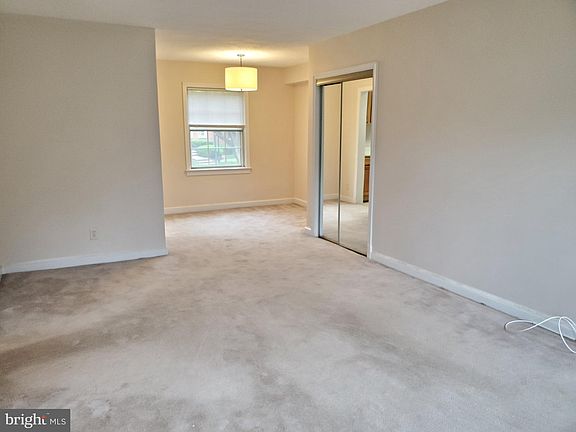 5th image of 2403 Arlington Blvd APT 101
