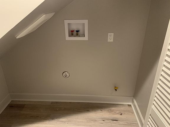 2nd image of 3220 Broad St #112