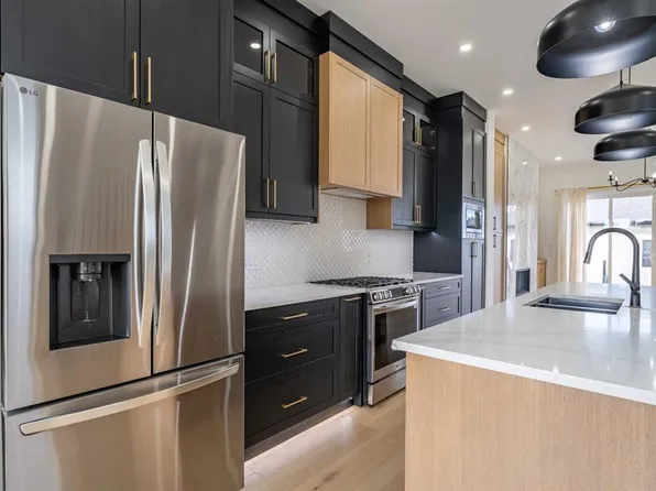 3925 E 74th St NW, Calgary, AB T3B 2M5