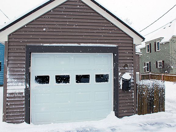Detached 1 car garage