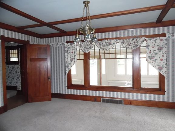 5th image of 1023 E Margaret St