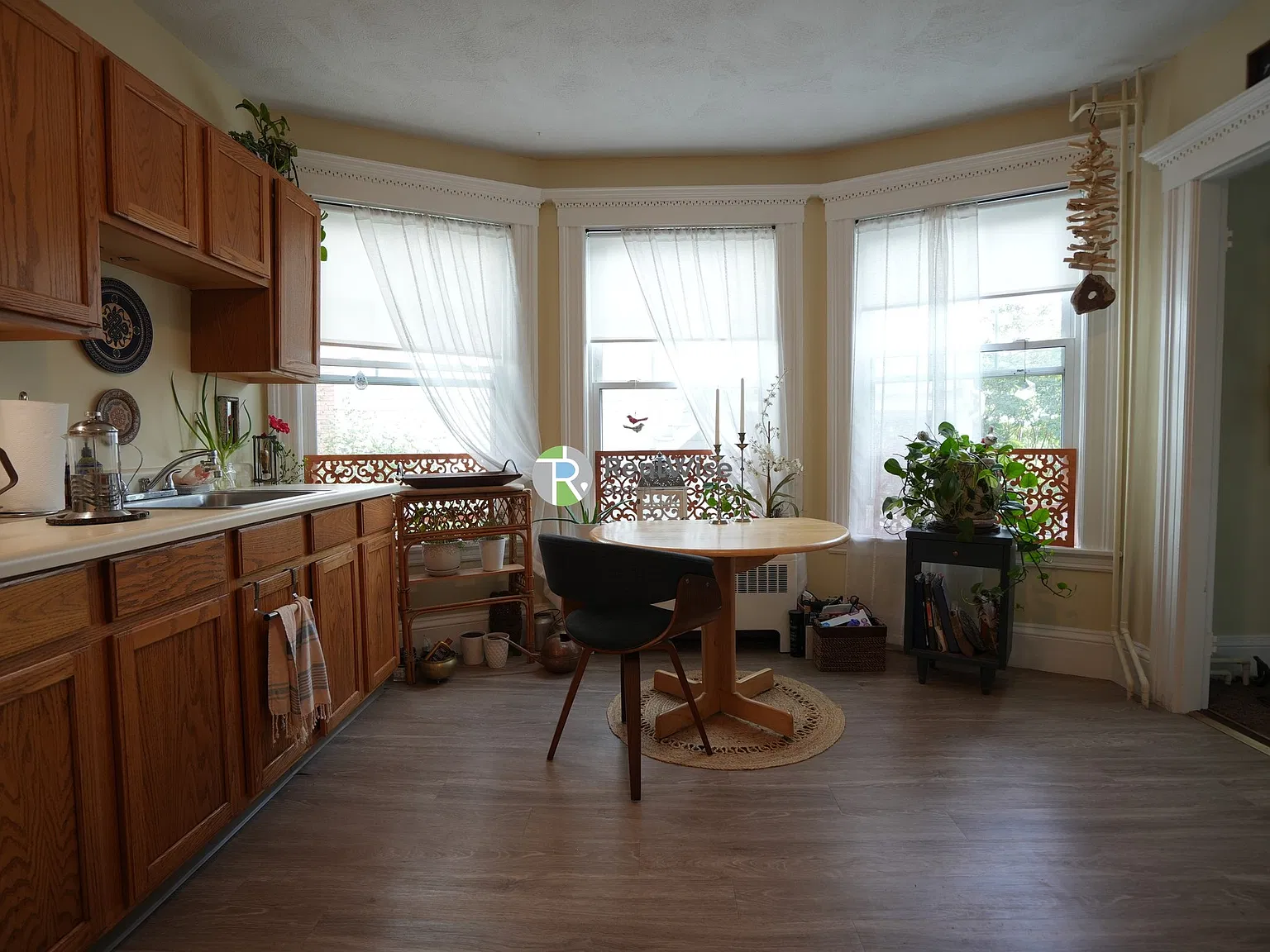 1 bed, 9999 sqft, $1,995 — Photo 4