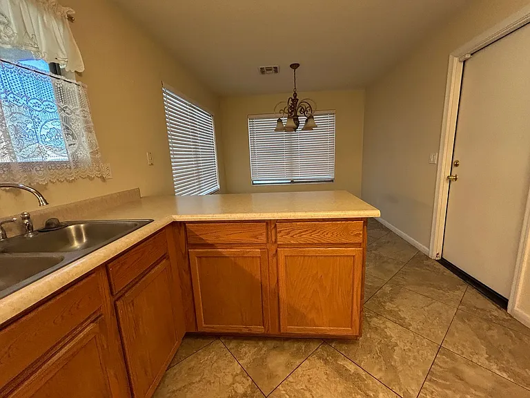 11418 W Cambridge Ave — Photo 8