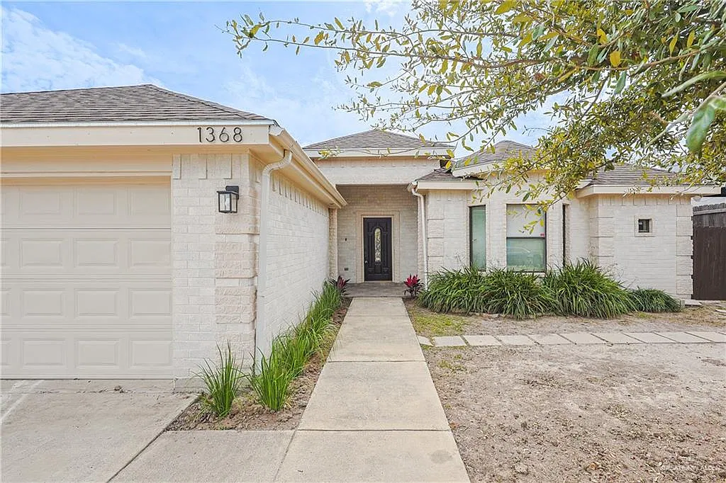 3 bed, 2.5 bath, 1906 sqft, $2,200 — Photo 4