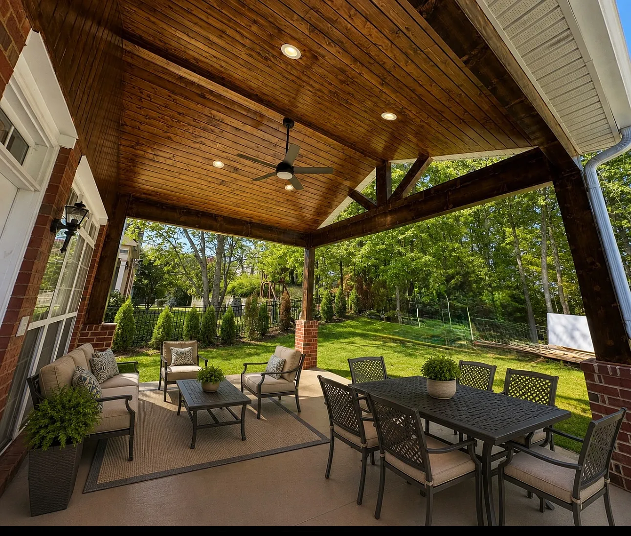 1511 Red Oak Dr — Photo 2