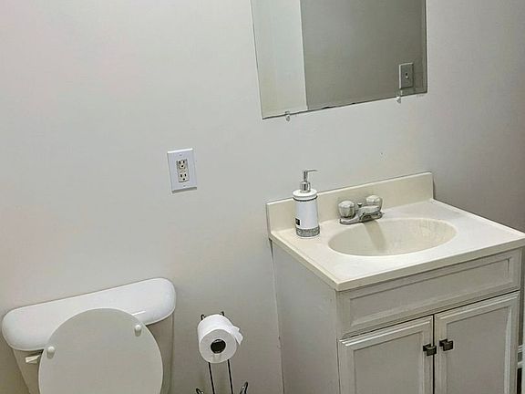 5th image of 514 Madrin St