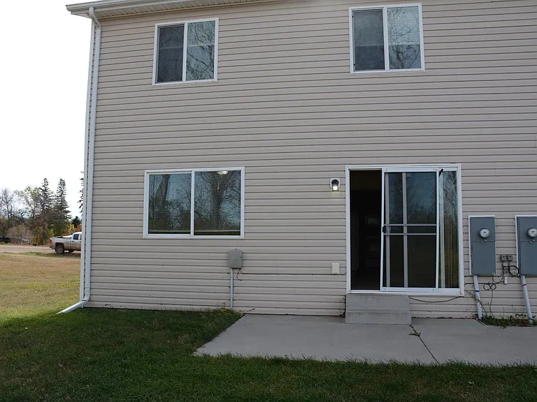 300 5th Ave W — Photo 4
