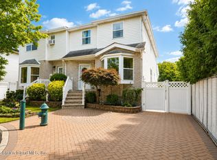 24 Dorit Ct, Staten Island, NY 10308