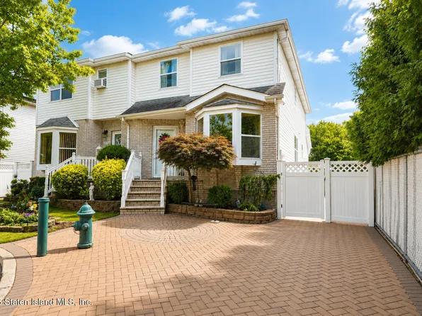 24 Dorit Ct, Staten Island, NY 10308