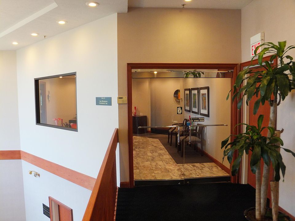 2nd image of 5060 Parkcenter Ave