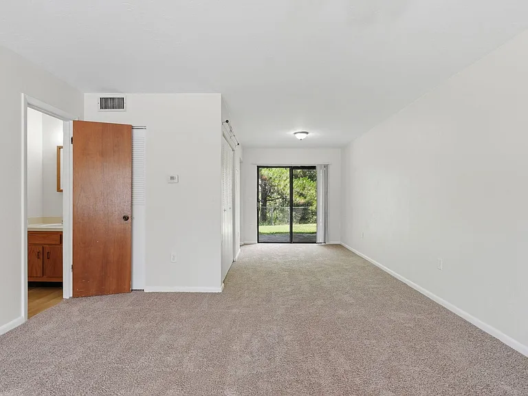 2300 SW 43rd St #C3 — Photo 4
