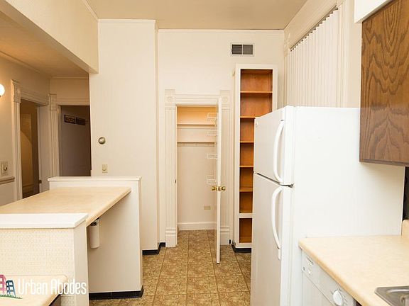 3rd image of 625 W Belmont Ave #Ua1