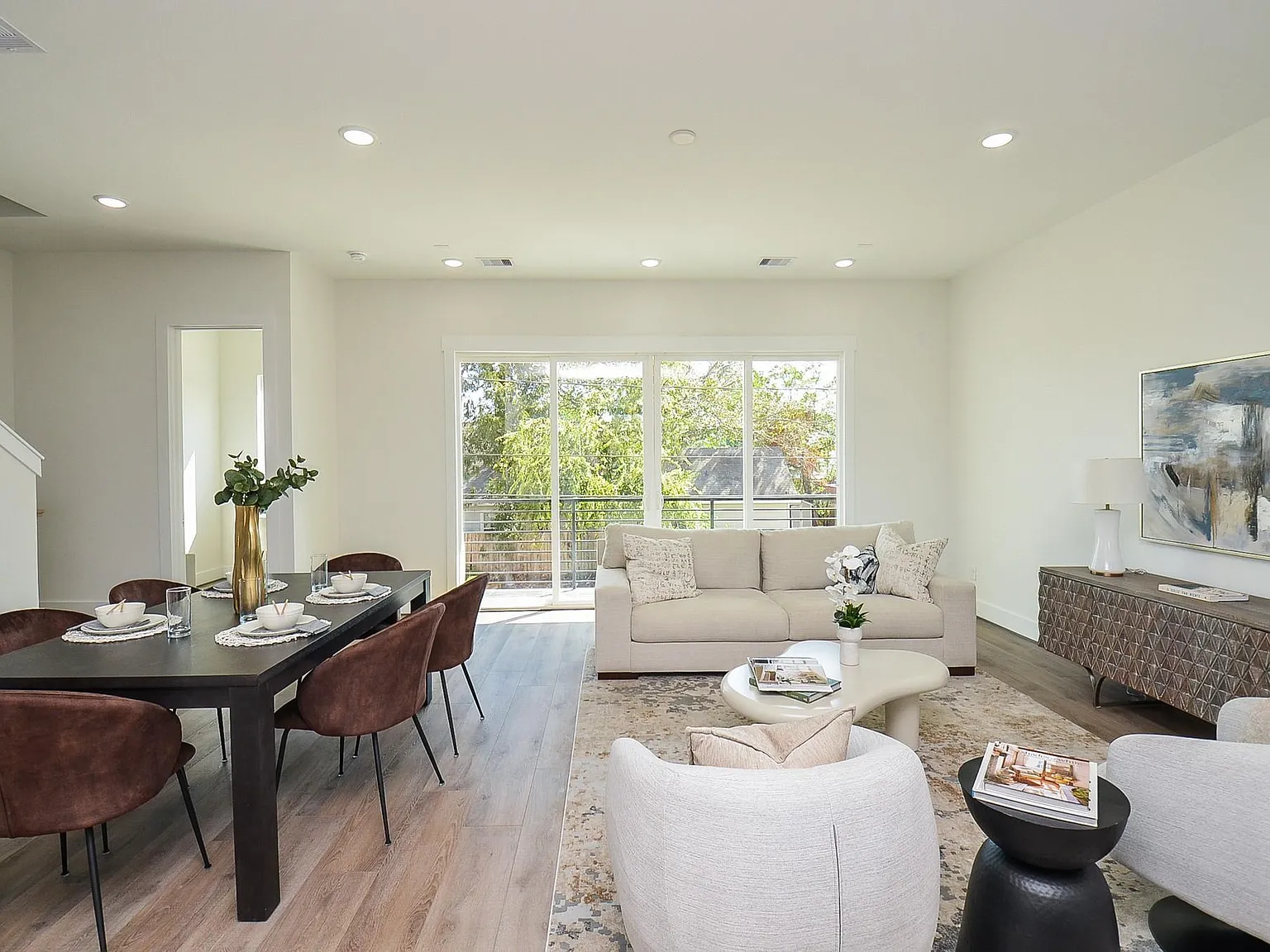 3 bed, 3.5 bath, 1987 sqft, $3,200 — Photo 3