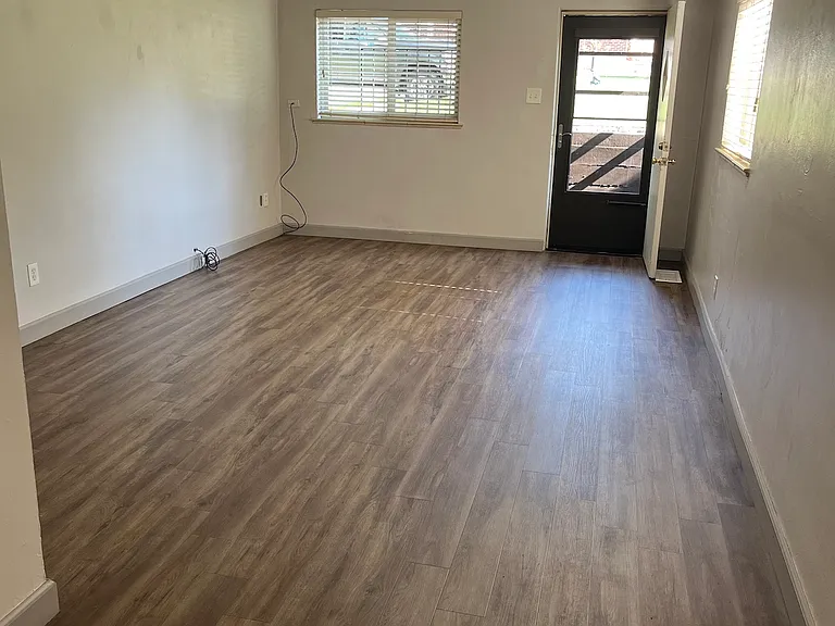 1589 N Utica St — Photo 5