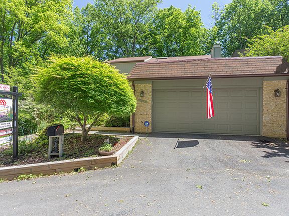 4th image of 3702 Oak Hill Way