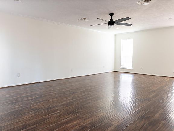 3rd image of 22 Cottage Grove Pl
