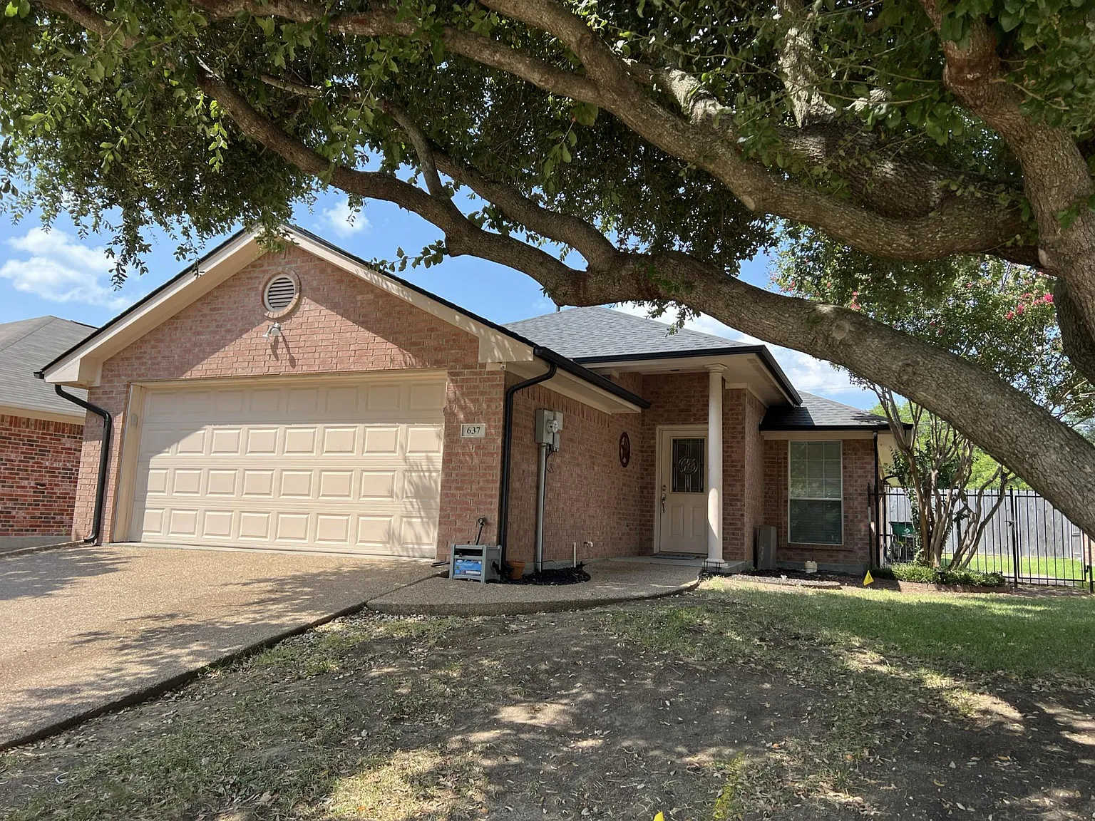 3 bed, 1591 sqft, $2,300 — Photo 1
