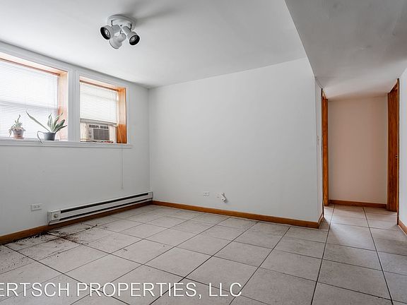 2nd image of 2622 W Gunnison St Unit G