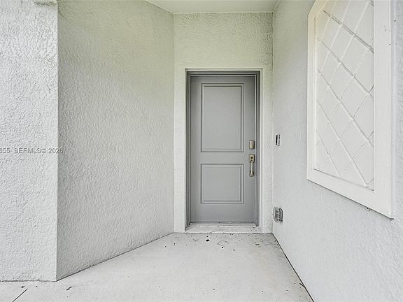 5th image of 20545 Hazelnut Ct S