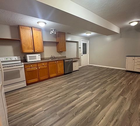 2nd image of 6551 S Jefferson St
