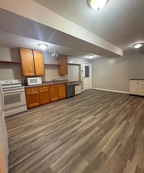 6551 S Jefferson St — Photo 2