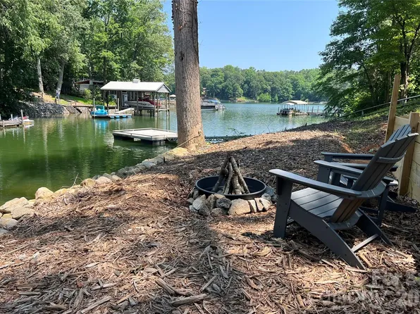 3748 Landmark Dr, Sherrills Ford, NC 28673