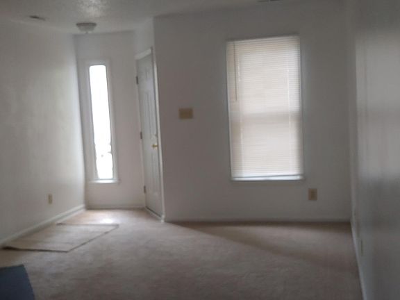 5th image of 2052 Elmhurst Ln