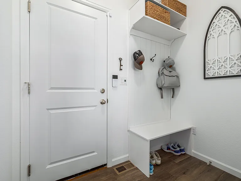 943 W Hopkins Dr — Photo 53