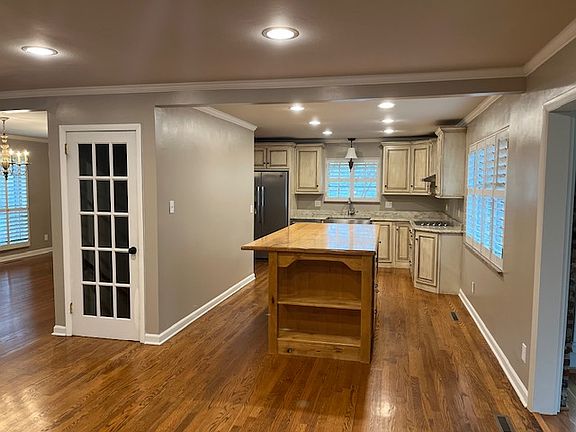 2nd image of 8020 Lennox Dr