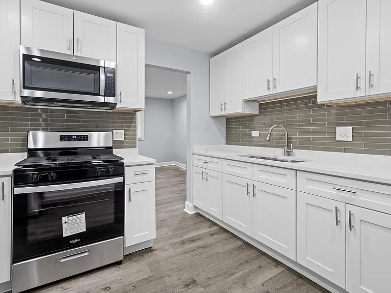 15333 Dorchester Ave — Photo 5