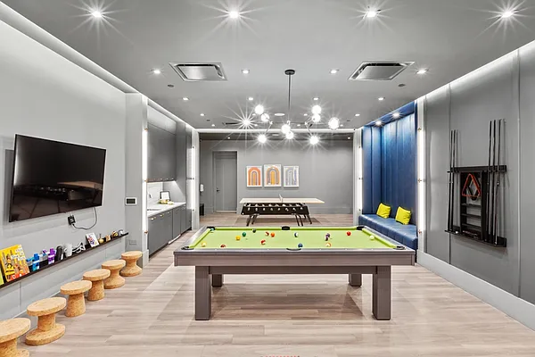 Rented by Greystar | media 18