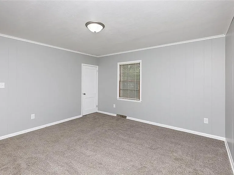 4124 3rd St — Photo 3