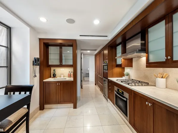 140 East 63rd Street image 5 of 11