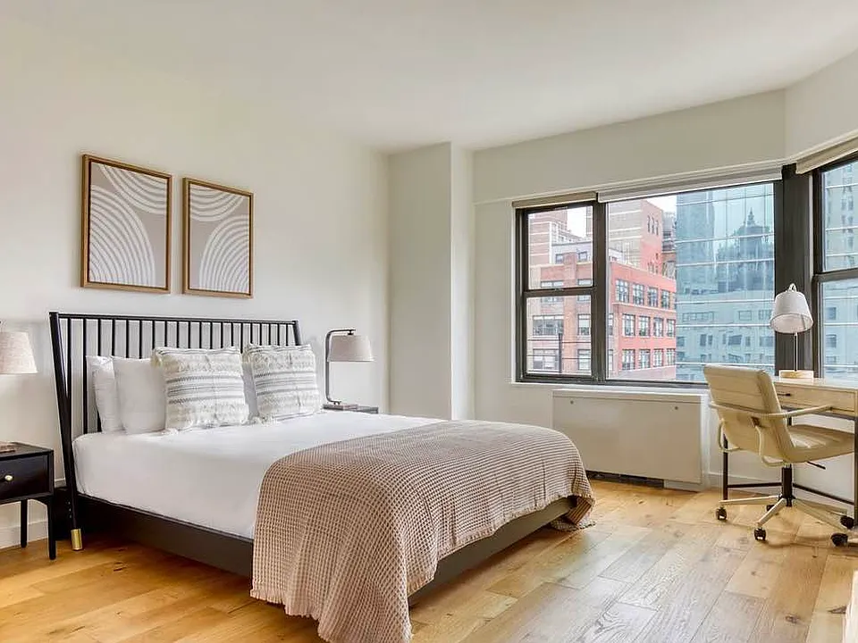 279 E 44th St #4J