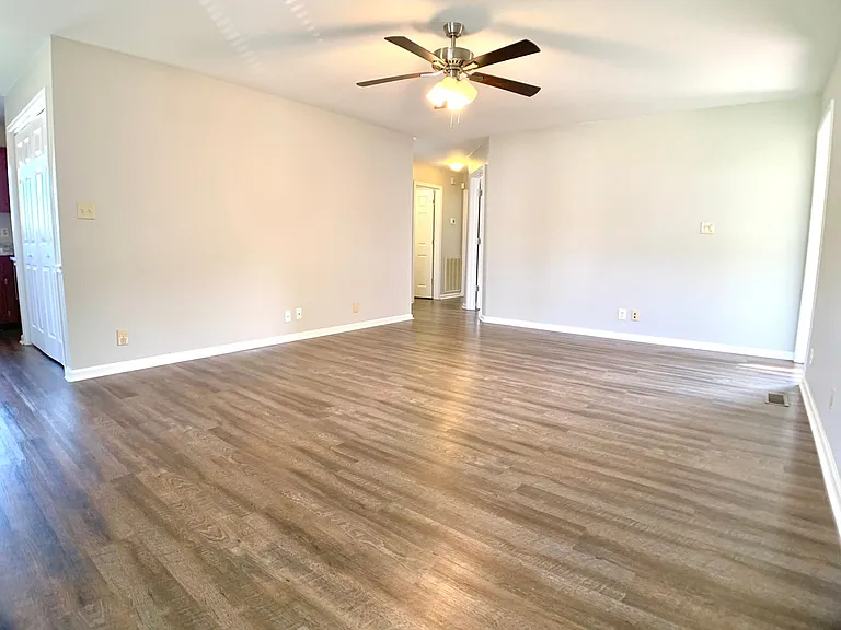 355 Broadmore Dr — Photo 3