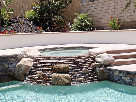 Jacuzzi Spillover W/Room for 12 