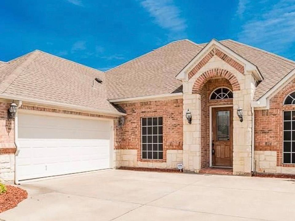 1st image of 700 Saddlebrook Dr