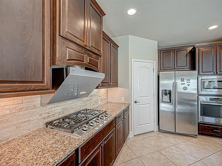 12604 Floral Park Ln — Photo 17