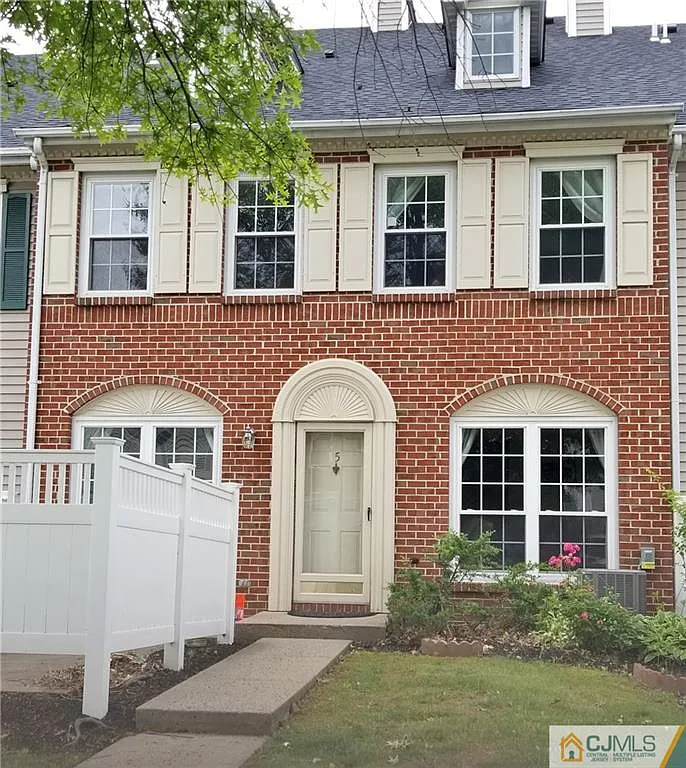 5 Bristol Dr photo 1