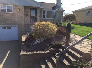 230 Kentucky Dr, New Kensington, PA