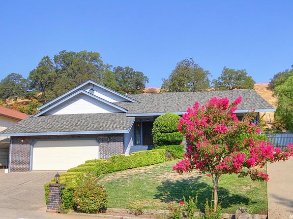 3rd image of 2705 Pecan Ct