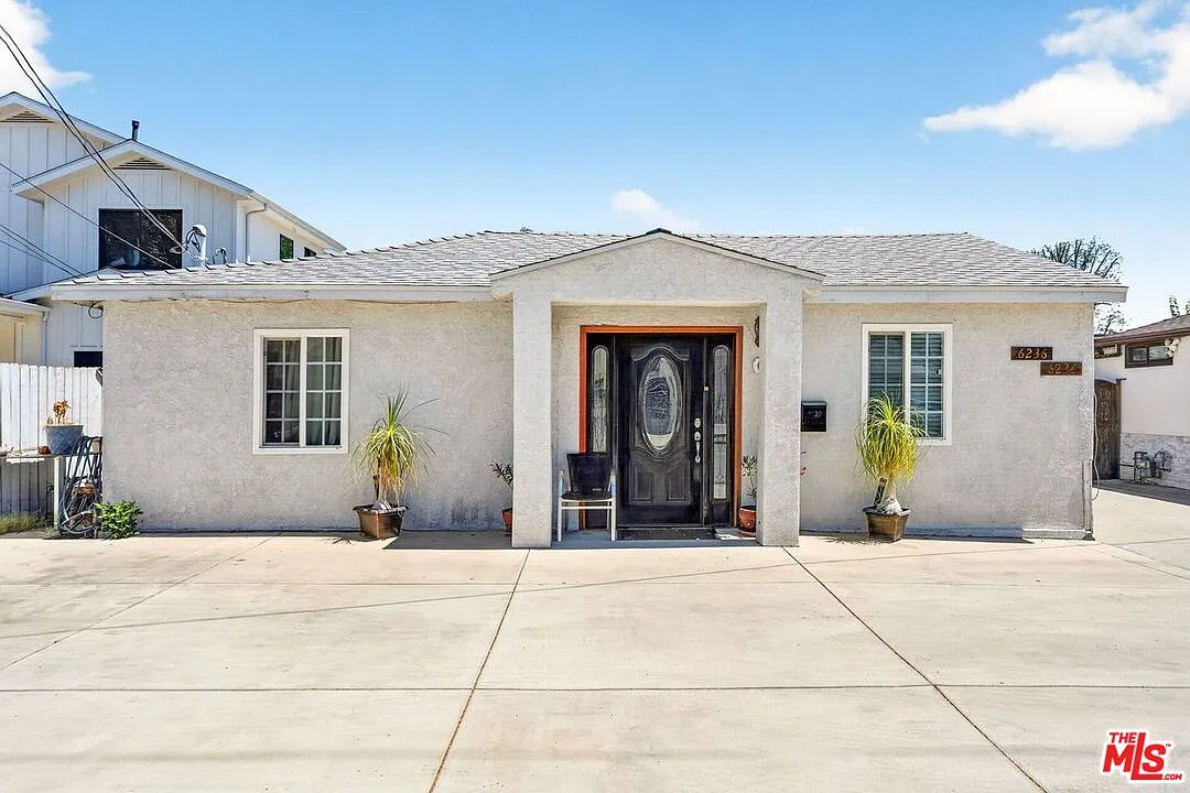 4 bed, 3.0 bath, 2156 sqft, $3,995 — Photo 2