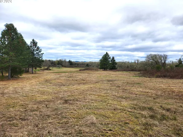 Jeans Rd #1100, Veneta, OR 97487