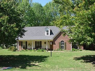 1st image of 815 Maplewood Dr