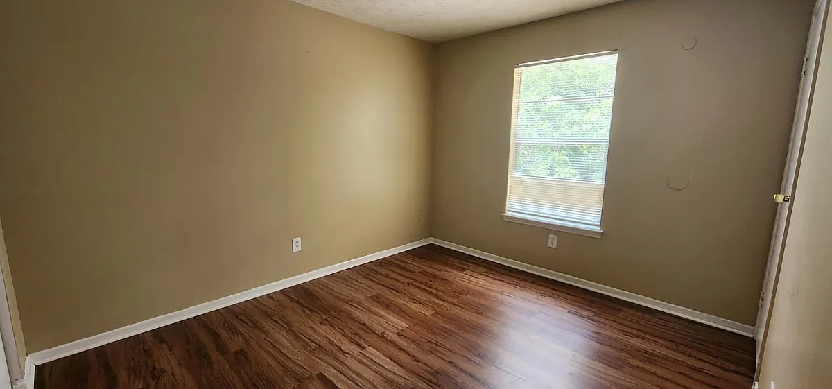 Building Photo - 1135 Caliente Dr #2