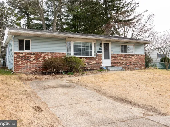 535 Oxford Dr, Maple Shade, NJ 08052