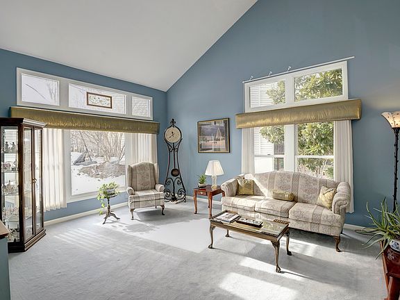 3rd image of 136 Starhill Ln