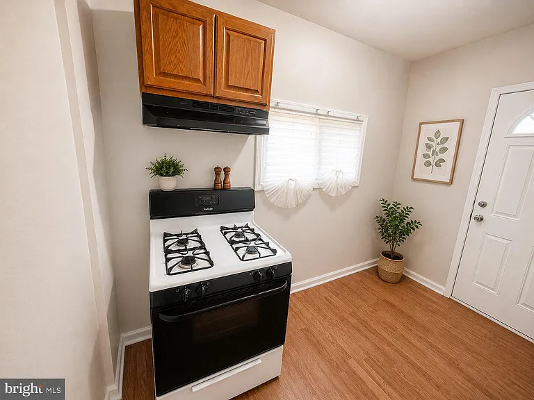 2309 W Firth St — Photo 4