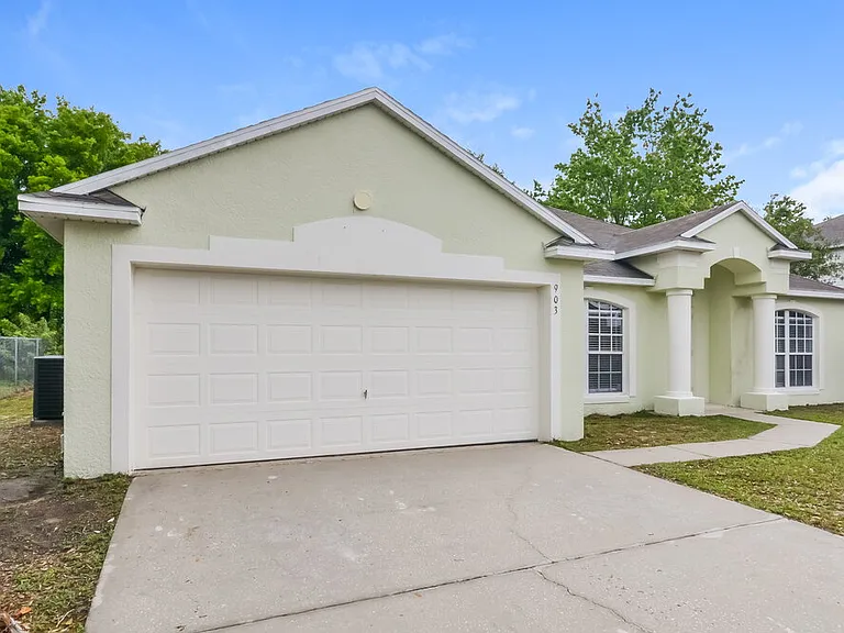 903 Bonneville Ln — Photo 3