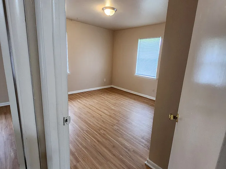 729 Hedge Dr — Photo 7